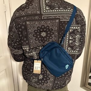 Nike crossbody bag 4L
